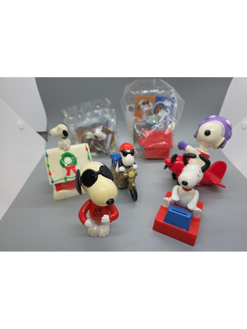 Lot of 7 VINTAGE PEANUTS SNOOPY PVC FIGURES Burger King Hardees toys Joe COOL